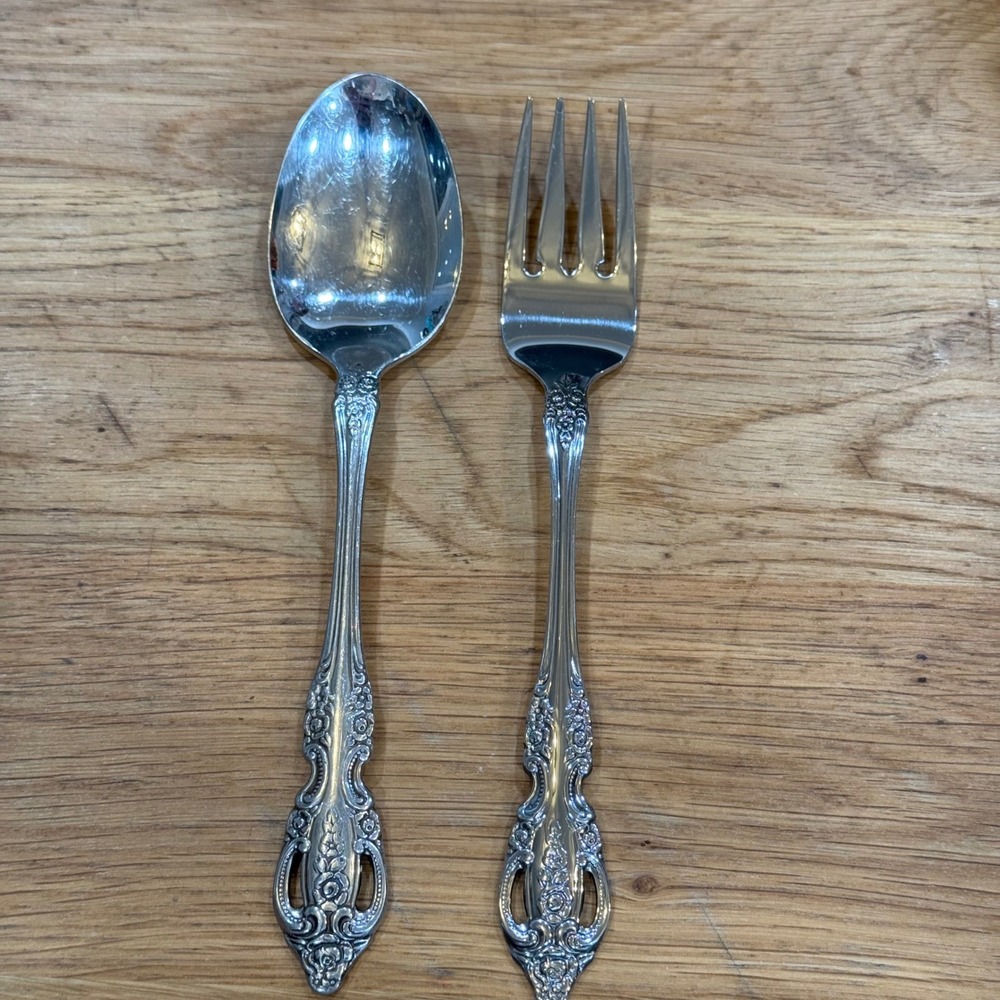 Oneida Brahms S.S. Stainless Flatware Set Ornate Floral Scroll Place Setting